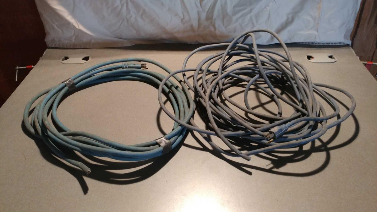 (2) BLUE EXTENSION CORDS (NEEDS REPAIR ON ONE END)