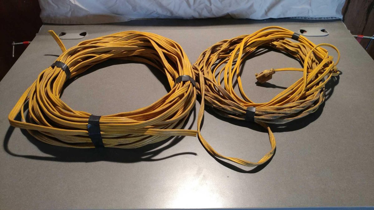 ASSORTMENT OF YELLOW EXTENSION CORD (NEEDS REPAIR)