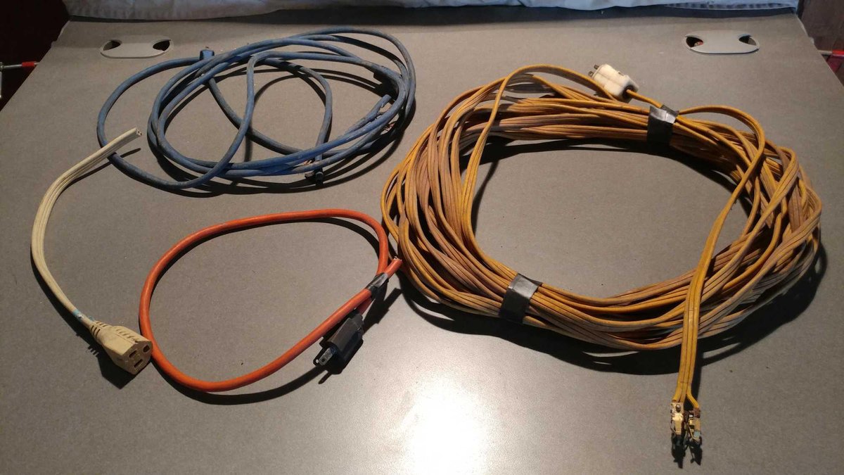 ASSORTMENT OF VARIOUS EXTENSION CORD (NEEDS REPAIR ON ONE END)