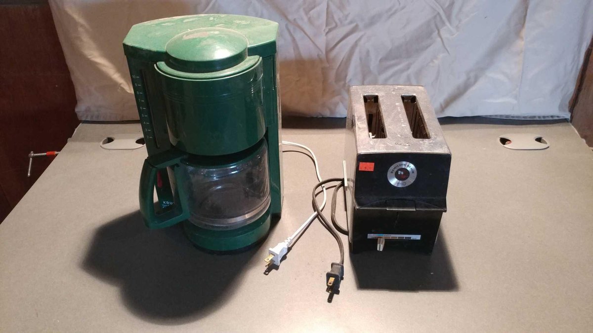 COFFEE MACHINE AND TOASTER (UNKNOWN CONDITION)