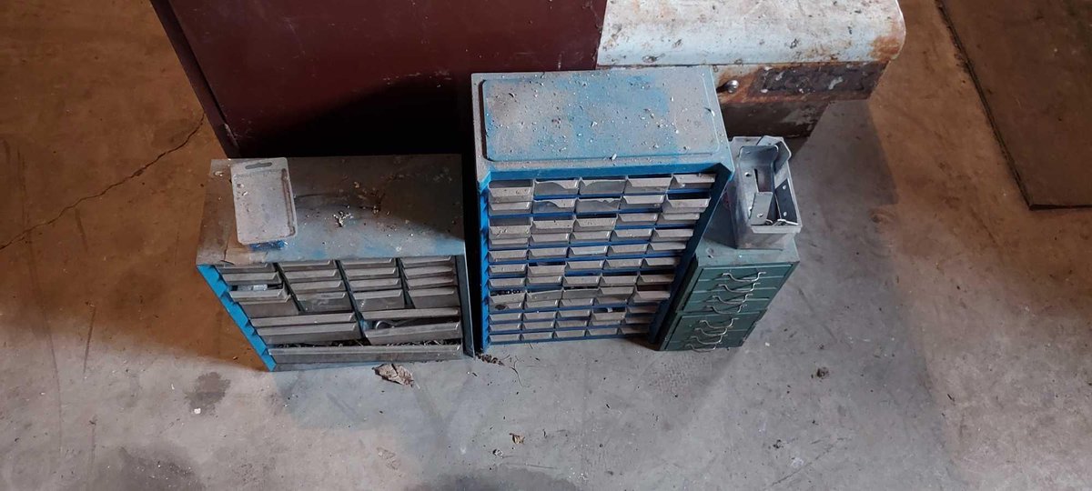 (4) ORGANIZING BINS W/LARGE ASSORTMENT OF VARIOUS HARDWARE