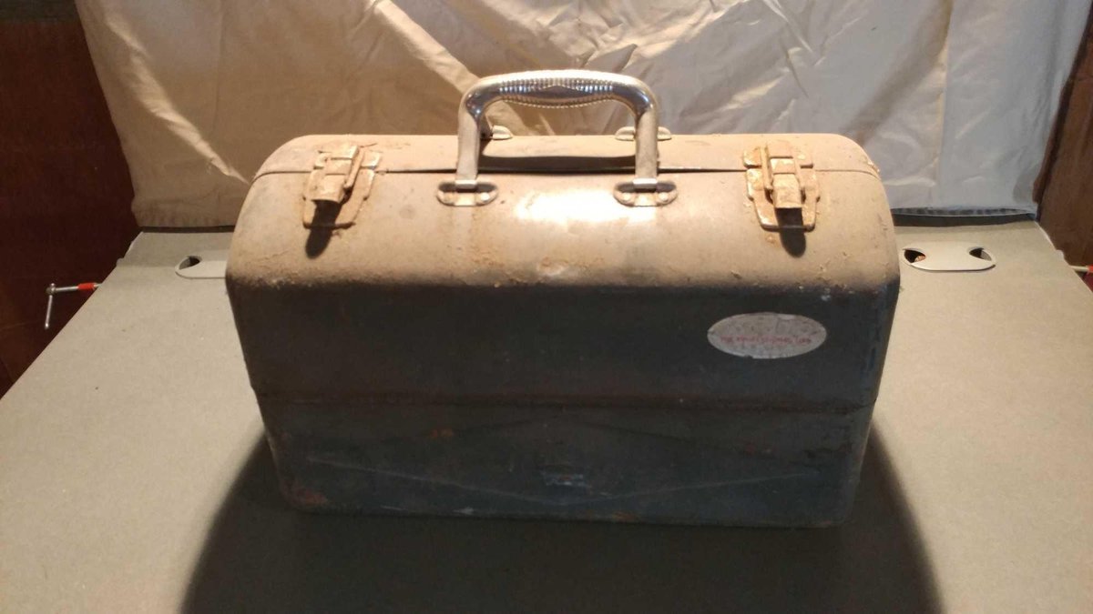 VINTAGE METAL FOLDING TOOL BOX