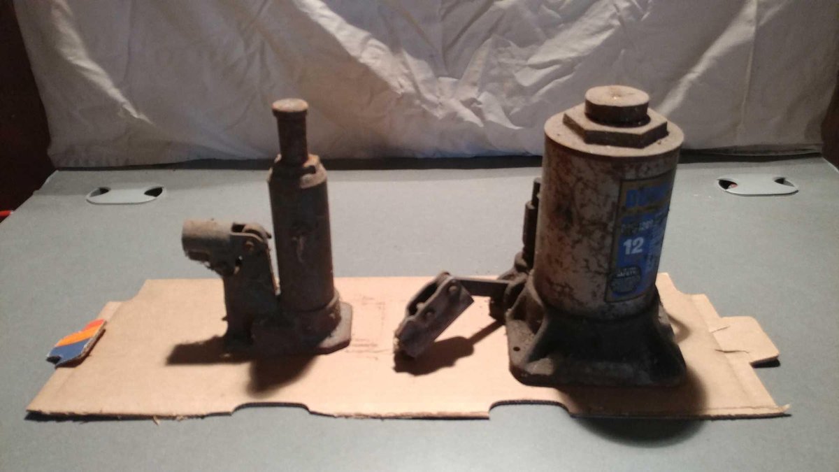 12 TON BOTTLE JACK STAND AND A SMALLER BOTTLE JACK STAND