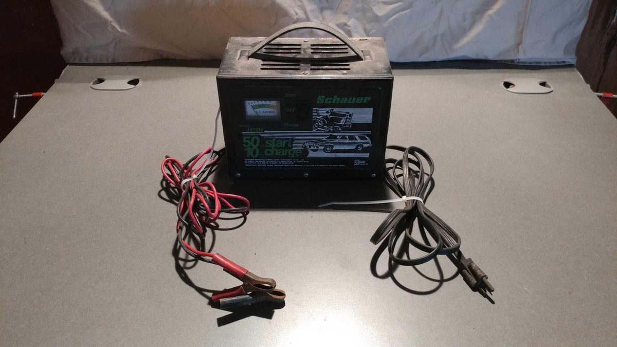 SCHAUER 10 AMP CHARGER/50 AMP STARTER PORTABLE CHARGER (SELLER STATES WORKING CONDITION)