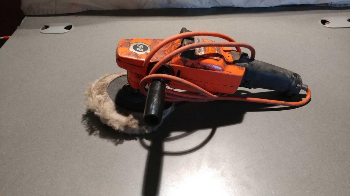 BLACK & DECKER SANDER/POLISHER 120V 2400 RPM (SELLER STATES WORKING CONDITION)
