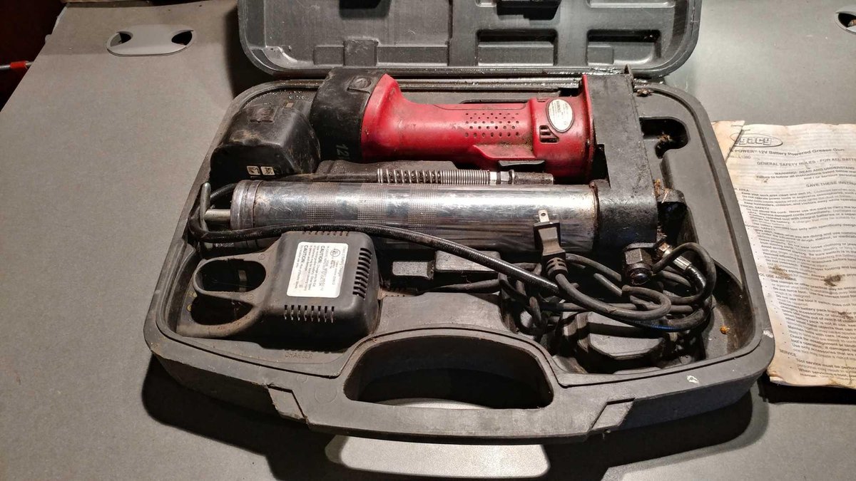 LEGACY MEGA POWER 12V BATTERY POWERED GREASER (SELLER STATES WORKING) 