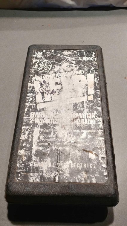 GENERAL ELECTRIC 40 CHANNEL EMERGENCY RADIO KIT (SELLER STATES WORKING CONDITION)