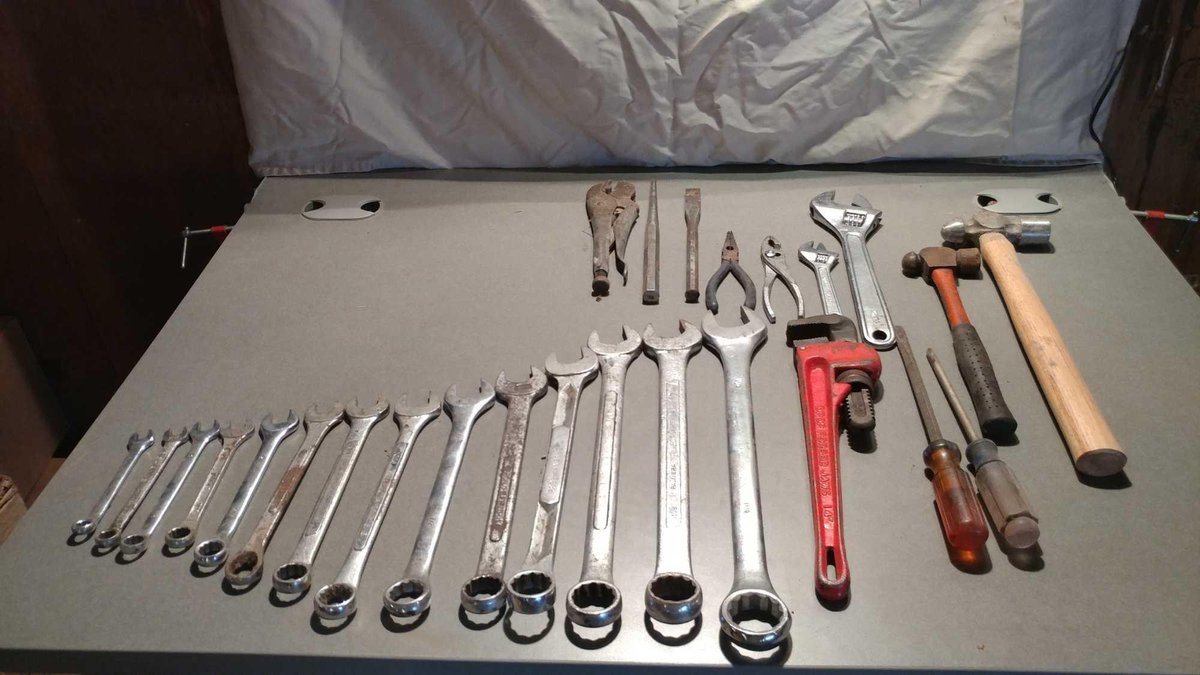 ASSORTMENT OF WRENCHES, HAMMERS, PLIERS, AND SCREWDRIVERS
