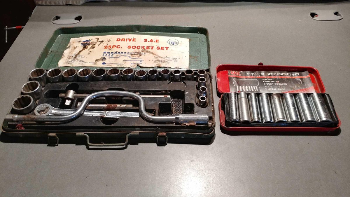 12 POINT SOCKET SET 1/2" DRIVE RANGING FROM 3/8" - 1 1/4" AND A 6 POINT SOCKET SET 1/2" DRIVE RANGIN