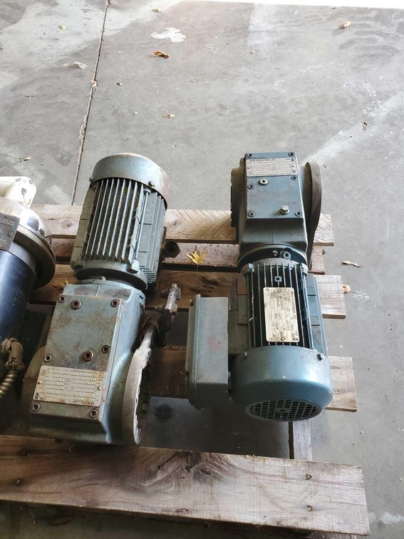 (I-7) (2) SEW-EURO DRIVE, 3/4 HP, RIGHT ANGLE SHAFT MOUNT REDUCER W/16 RPM OUTPUT (FOR MORE INFO AND