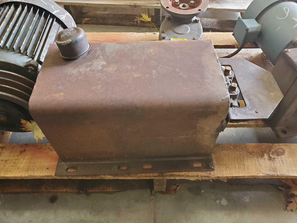 (I-8) WILLIAMS HYDRAULIC PUMP, MODEL 22, W/CONTROL VALVE (FOR MORE INFO AND LOCATION CALL NEIL @ 612