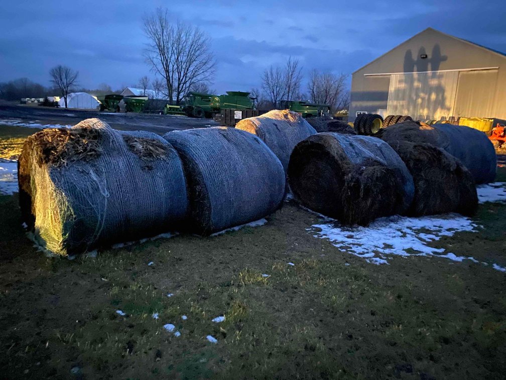 (I-13A) (6) HAY BALES NET WRAPPED