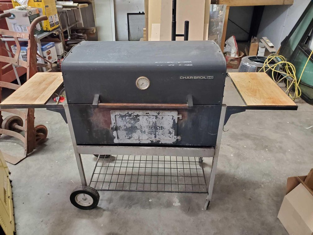 (I-20) CHARBROIL CHARCOAL GRILL (FOR MORE INFO AND LOCATION CALL NEIL @ 612-804-4142)