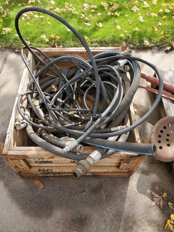 (I-24)  ASSORTMENT OF HYDRAULIC HOSES, VARIOUS SIZES (FOR MORE INFO AND LOCATION CALL NEIL @ 612-804