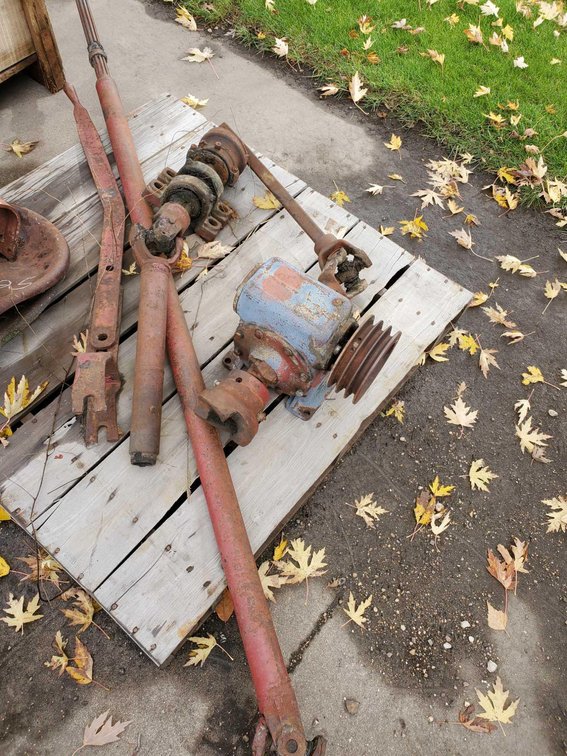 (I-26) GEARBOX AND DRIVE SHAFTS (FOR MORE INFO AND LOCATION CALL NEIL @ 612-804-4142)