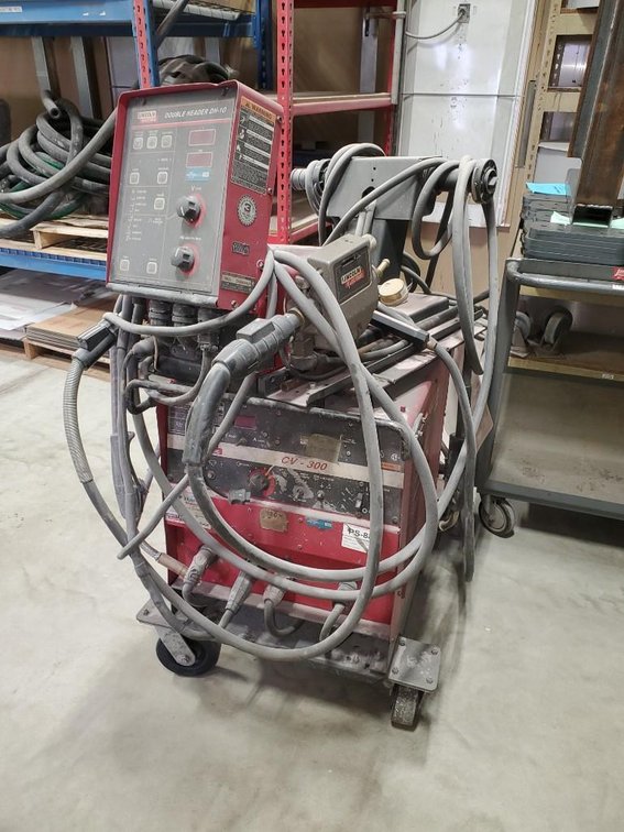 (I-35) LINCOLN CV-300 WIRE FEED WELDER, 3 PHASE, W/LEADS, SELLER STATES IS IN WORKING CONDITION (FOR