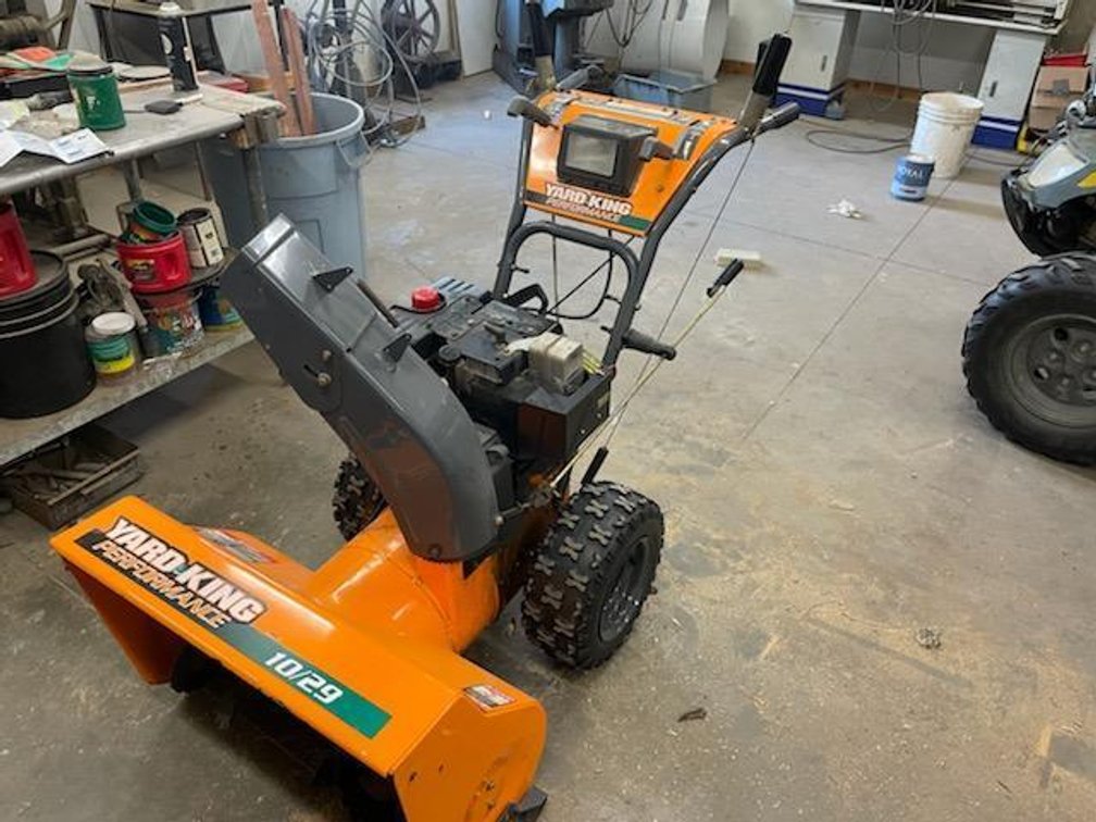 (I-36) YARD KING SNOWBLOWER PERFORMANCE 10/29, RUNS AND OPERATES AS SHOULD (FOR MORE INFO AND LOCATI
