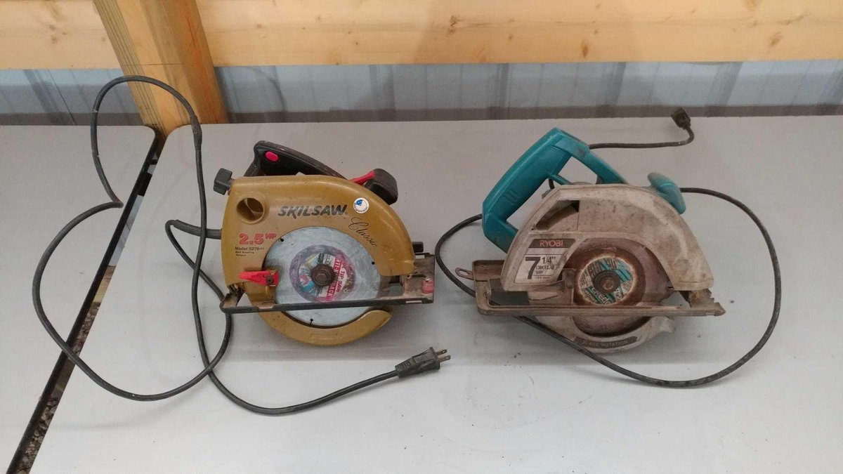 (I-39) 7 1/2" SKILSAW CIRCULAR SAW (TESTED AND WORKS) RYOBI 7 1/2" CIRCULAR SAW (WORKS BUT ALWAYS ON