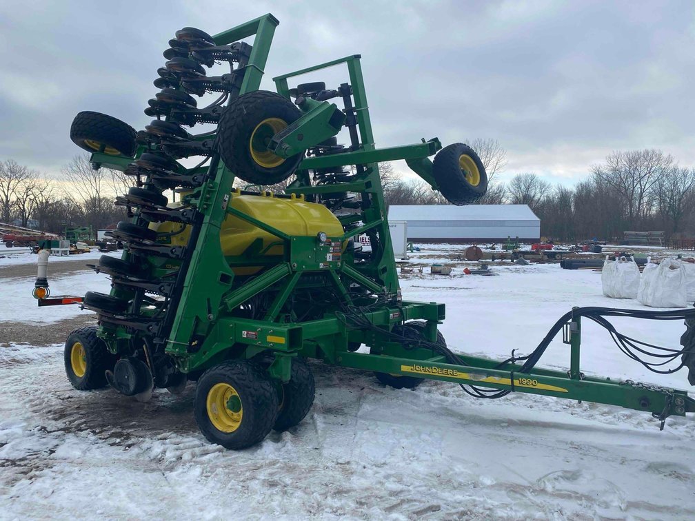 (I-788) JOHN DEERE 1990 CCS NO-TILL PULL TYPE DRILL 15” SPACING 28 ROWS 35FT, COMPUTERTRAK 350 AND R