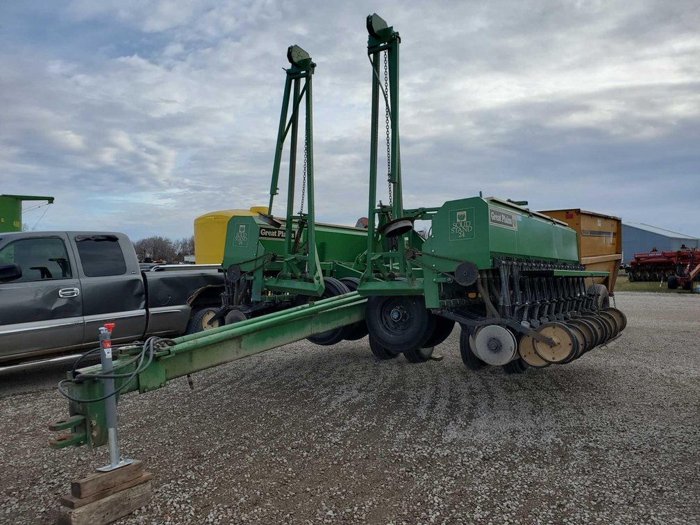 (I-354) GREAT PLAINS 24' SOLID SEED GRAIN DRILL, 4,067 ACRES ON ACRE METER, 6" SPACING, HYDRAULIC CY