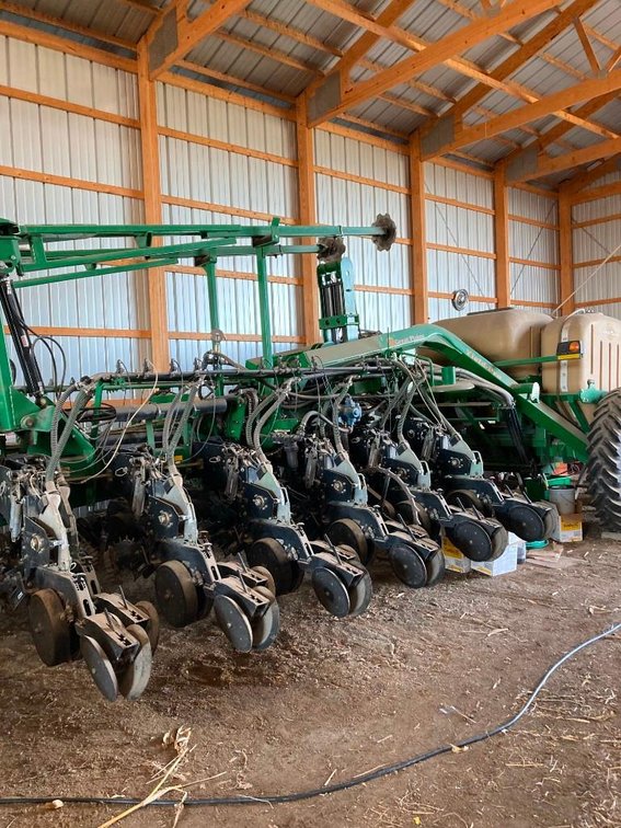(I-256) GREAT PLAINS YP1225 30' TWIN-ROW PLANTER, CENTER SEED FILL, CORN & BEAN SEED UNITS, LIQUID F