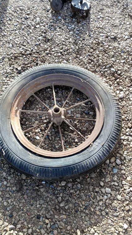 (I-134) 4.75-5.00-19 TIRE ON WIRE WHEEL
