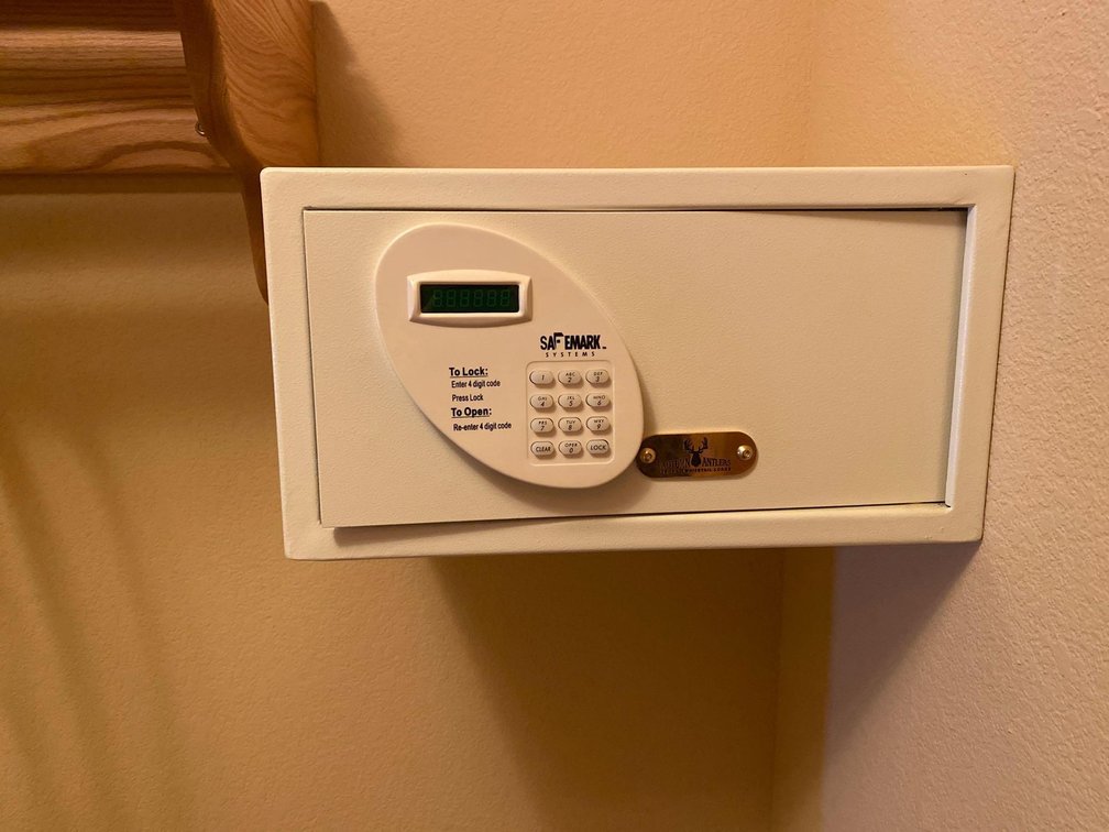  (A1-BIRCH) SAFEMARK SYSTEMS ELECTRIC WALL MOUNT HOTEL ROOM SAFE 