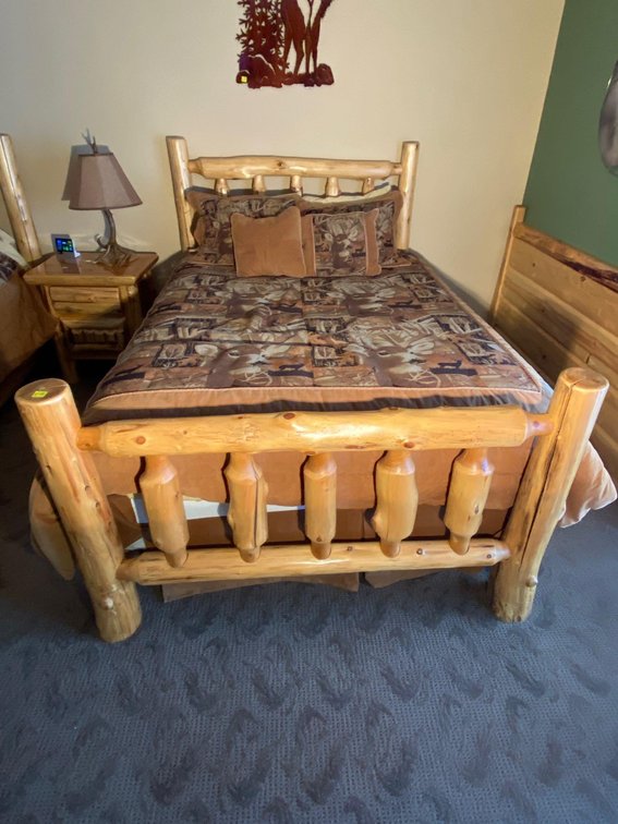 (A1-NORWAY) QUEEN SIZE RUSTIC PINE BED FRAME AND BOX SPRING AND MATTRESS INCLUDING BEDDING