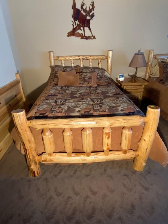(A1-NORWAY) QUEEN SIZE RUSTIC PINE BED FRAME AND BOX SPRING AND MATTRESS INCLUDING BEDDING