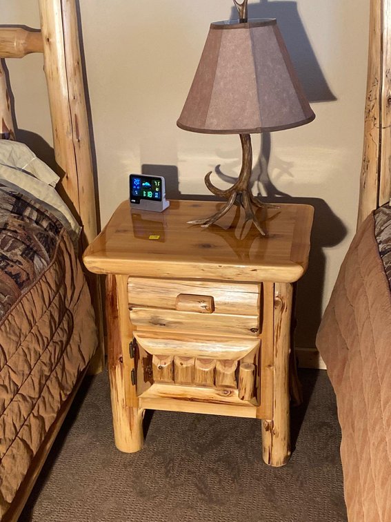 (A1-NORWAY) RUSTIC PINE BEDSIDE TABLE 28"T X 21"D X 25"W INCLUDING ALARM CLOCK/THERMOMETER & ANTLER 