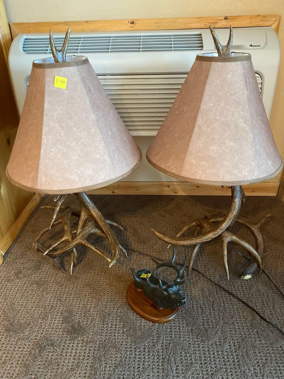  (A1-SPRUCE) (2) ANTLER LAMPS AND ELK DECORATION 