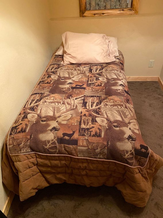  (A1-MANAGER) TWIN BED COMPLETE W/ BLANKETS AND EXTRA SHEETS 
