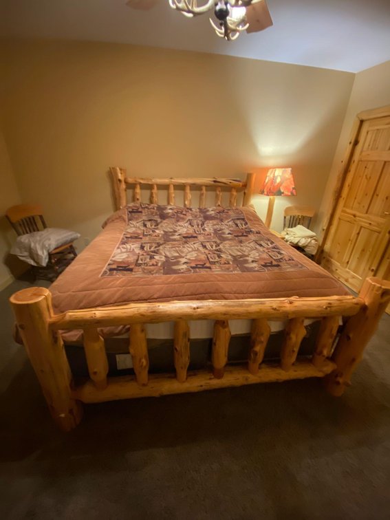  (A1-MANAGER) RUSTIC PINE KING BED WITH MATTRESS AND BOX SPRING INCLUDING BEDDING AND PILLOWS
