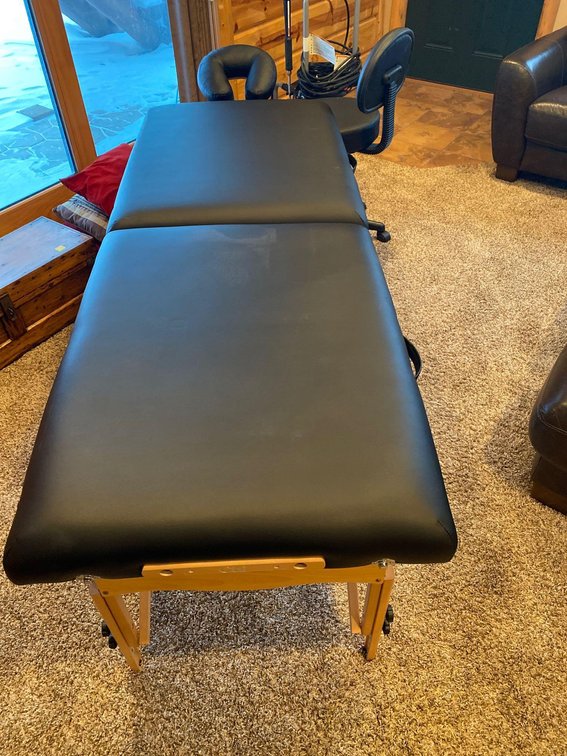 (A1-MANAGER) NRG ENERGY MASSAGE TABLES CHI TABLE PACKAGE BLACK MASSAGE TABLE W/ HEADREST ROLLERS AND