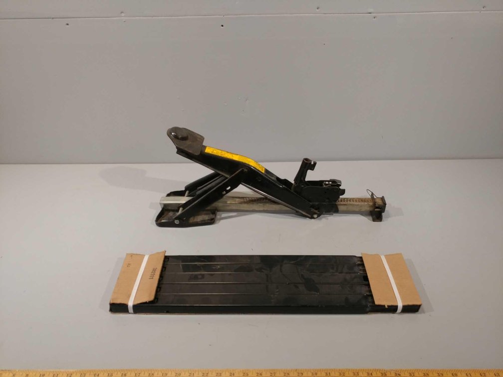 VEHICLE JACK AND OTHER ITEMS