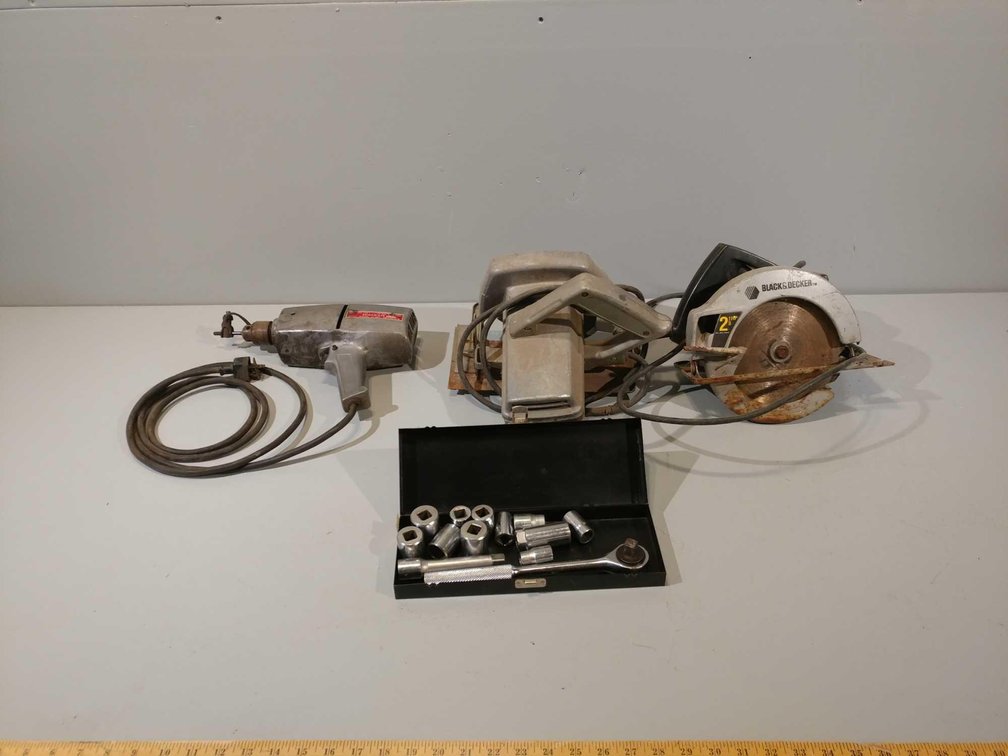 1/2" DRIVE SOCKET SET, (2) CIRCULAR SAWS, AND A POWER DRILL (UNKNOWN CONDITION)