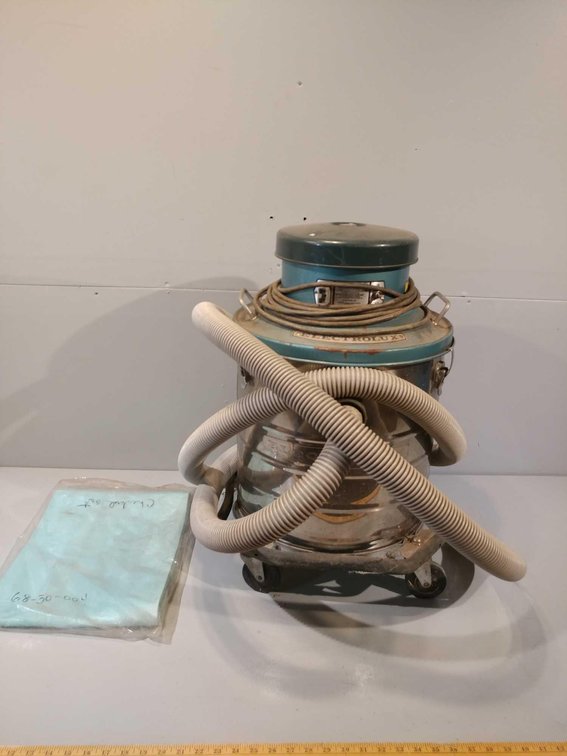ELECTROLUX VACUUM (TESTED AND WORKS)