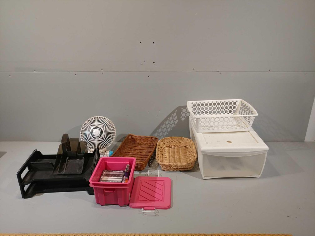 ASSORTMENT OF CASSETTE TAPES, WICKER BASKETS, DESK FAN, AND OTHER OFFICE SUPPLIES/ITEMS