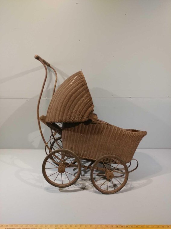 VINTAGE WICKER BABY STROLLER (MISSING ONE WHEEL)