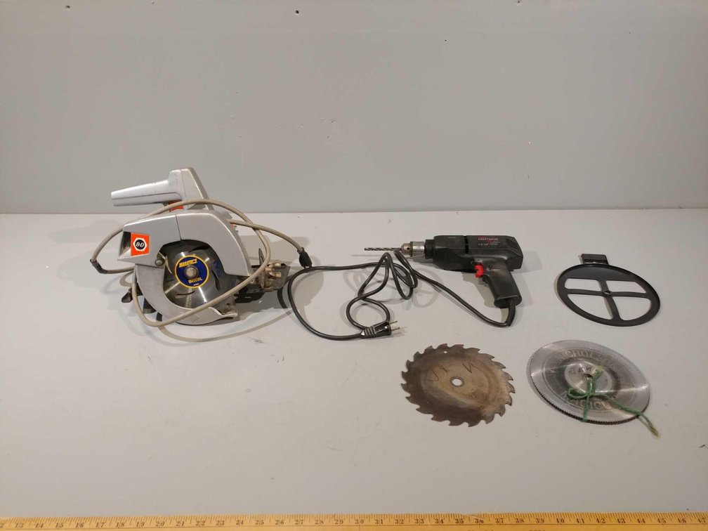 7 1/4" BLACK & DECKER CIRCULAR SAW AND A 3/8" POWER DRILL (TESTED AND WORKS)