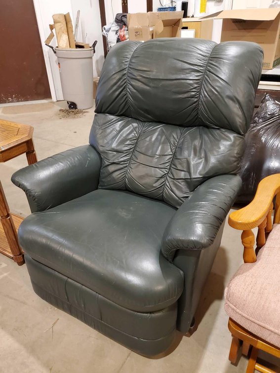GREEN LEATHER RECLINER