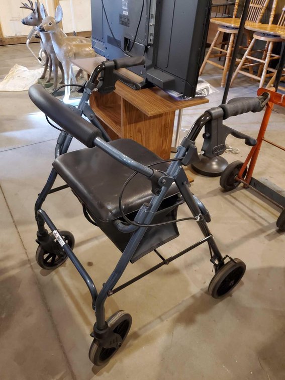 NOVA WALKER ON WHEELS W/SEAT