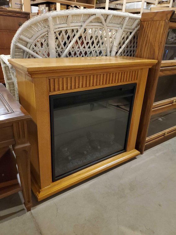 ELECTRIC FIREPLACE/SPACE HEATER (31"W X 28"H X 12"D)