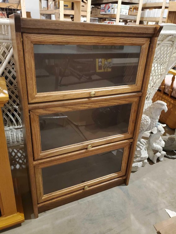 WOODEN DISPLAY CABINET W/GLASS DOORS (24"W X 38"H X 9"D)