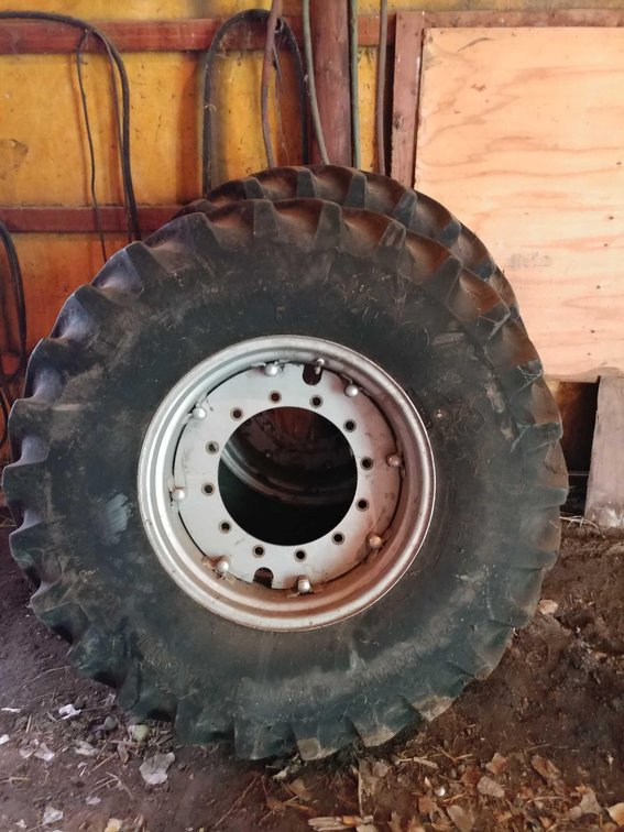 (I-118B) (2) FIRESTONE 18.4 R26 TIRES & RIMS, OFF OF WHITE TRACTOR