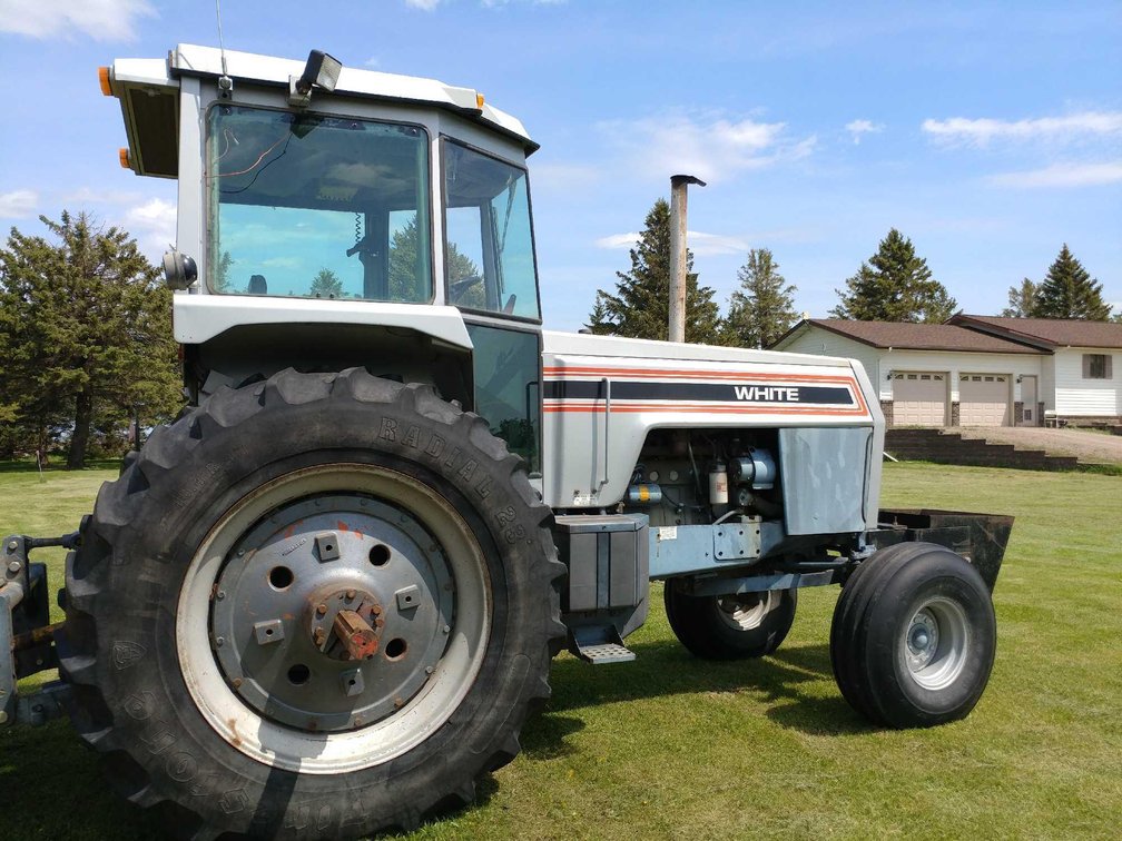 (I-14C) WHITE 140, 18.4 R42 REARS, 2881 HRS, 3 HYD, 3 PT, 540/1000 PTO, QUICK HITCH, SN# 402228-140T