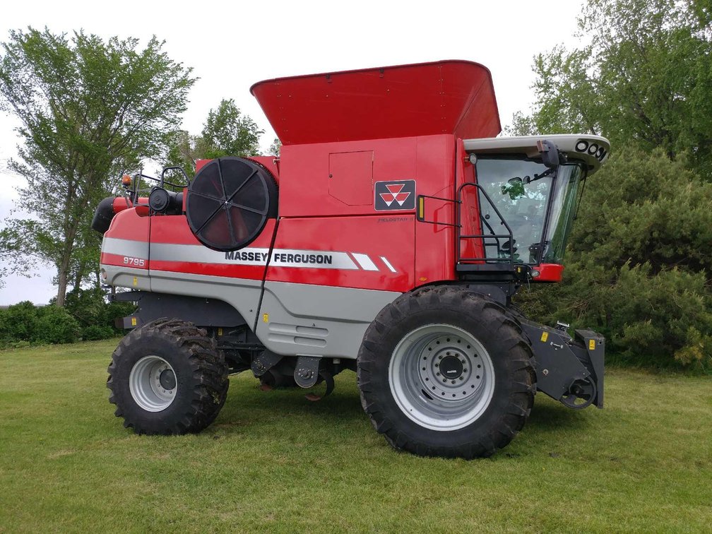(I-129B) 2012 9795 MASSEY FERGUSON COMBINE, FRONT DUALS 520/85R 42, WITH REAR WHEEL ASSIST 282-26