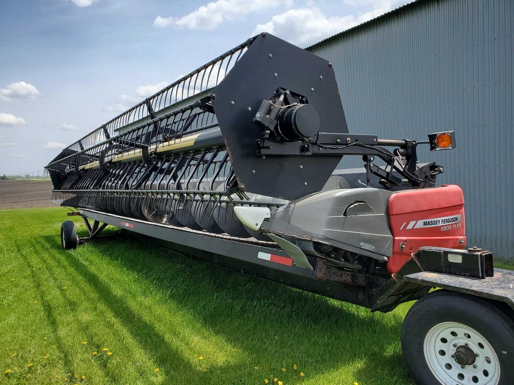 (I-37A) 30' MASSEY FERGUSON 8200 FLEX HEAD W/AIR REEL, SN# AGCM8230ABHW08238 (BUYER MUST PICK ONLY O