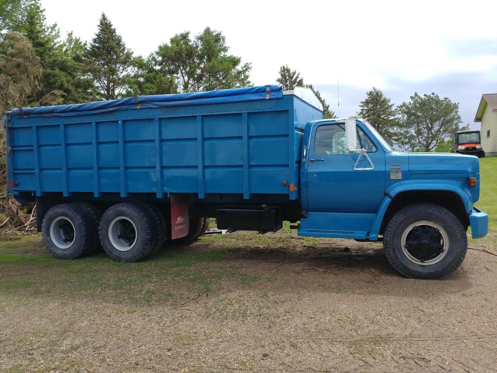 (I-111B) (TITLE)  1976 CHEVY C-65, 18' STEEL BOX, TANDEM, ROLL-TOP TARP, END GATE, 427 GAS, 5 BY 4 T