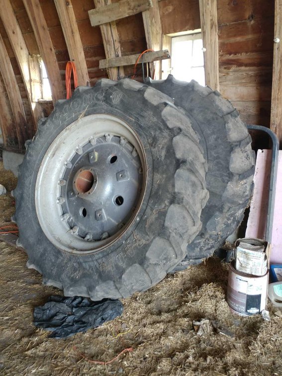 (I-4C) (2) 18.4 R42 DUAL RIMS AND TIRES (OFF OF WHITE TRACTOR)